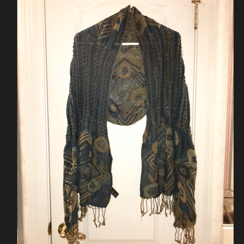 Shawl/Scarf with Fringe